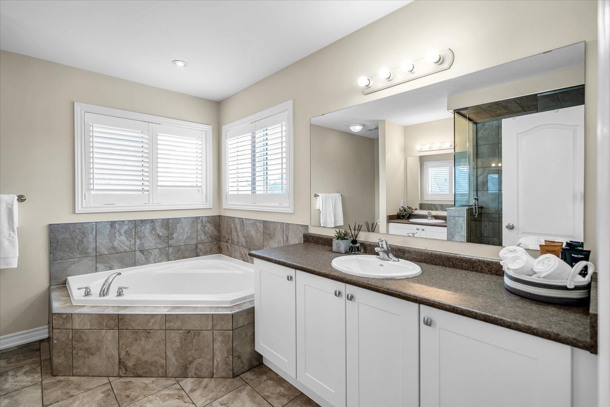 Five-piece bathroom
