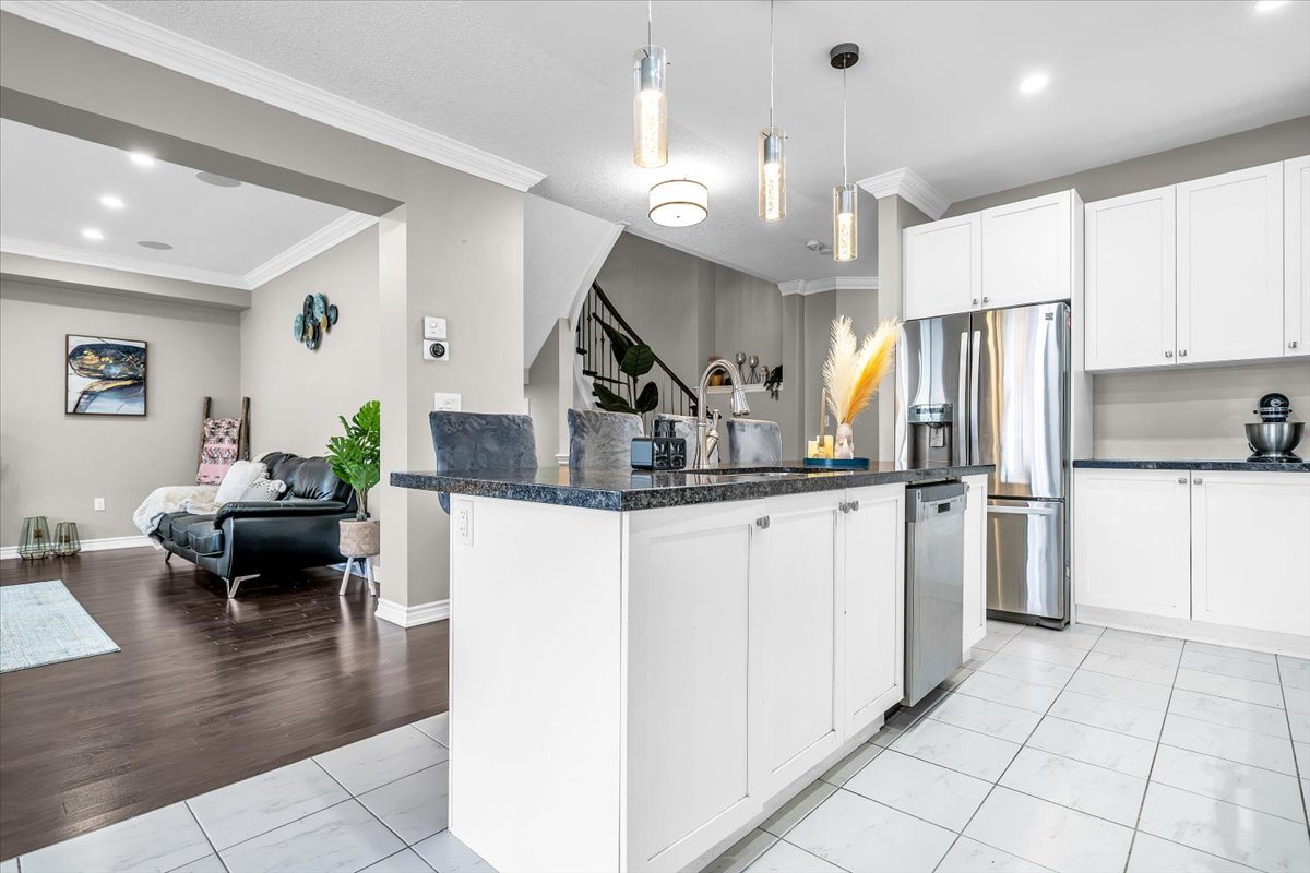 Kitchen island and breakfast bar
